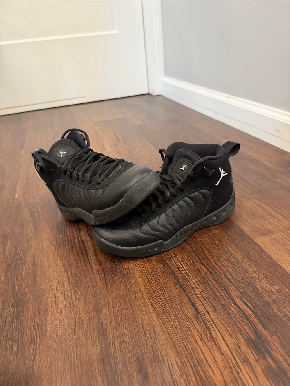 Jordan Men’s Black Athletic Mid-Top Basketball Shoes